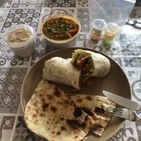 Rollo de setas y pan indio con curri de verduras at Roti in Mataro