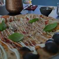 Pizza 4 cheese rossa at Plant A Pizza in Ghent