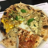 Had dinner at Plant a Pizza in April 2022 with a whole group of international vegans. We all shared in the different gorgeous pizzas🥰  at Plant A Pizza in Ghent