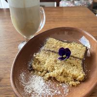 Vega ice coffee and vegan cake  at Catfetín in Cusco