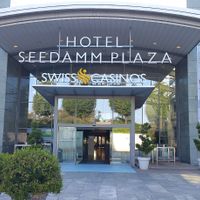 Hotel entrance at Olea in Pfaeffikon