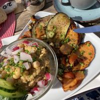 Hummus und Grillgemüse   at Cafe Caro  in Aschaffenburg