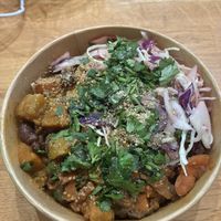 Carottes, navets et haricots rouges accompagnés du riz, avec du coriandre et tout... 👍🏻👍🏻👍🏻  at Le Crémieux in Paris
