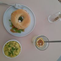 "Salmon" bagle, scrambled tofu & lemonade at Plant Base in Berlin