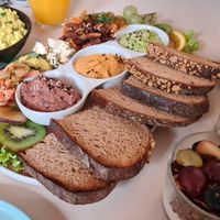 All vegan savoury breakfast set, scrambled eggs and granola 🌱😊👍 at Plant Base in Berlin