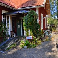 Outside entrance at Klockargårdens Våffleri in Grodinge