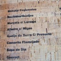 Ementa com uma entrada vegan: cogumelos sitake salteados at Montanha in Caramulo