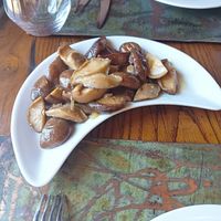 Cogumelos shitake salteados at Montanha in Caramulo