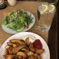 salad & fries at Signor Verde in Cologne