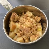 Crumble de mango y manzana (100% vegano) 4,5€ at Portovello in Ourense