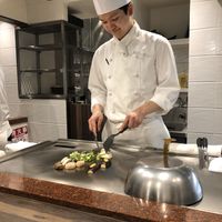 Teppanyaki chef  at Yasaiya Teppanyaki Vegetables in Tokyo