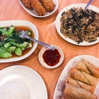 Fried chicken, spring rolls and fried nori rice at Jiu Jiu Fu in Ipoh