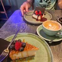 Lemon vegan cake at Dede's in Lisbon