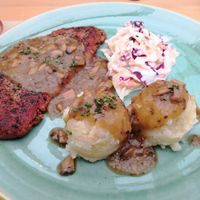 Filete salisbury at Dorothy's Veggie Bistro in La Cueva