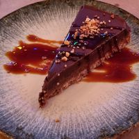 Tarta twix at Dorothy's Veggie Bistro in La Cueva