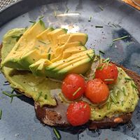 Avocado toast at Néctar in Porto