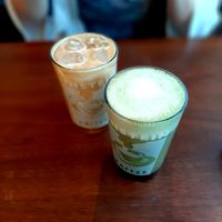 Macadamia Latte & Matcha mit Kokosmilch und Erdbeersirup at Einstein Kaffee in Berlin
