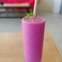 Smoothie with reusable straw at CV Cafe in Kampot