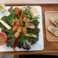 Tempeh salad at Rì Shài Guǒ 曰曬果 - Sun Aroma in Hualien