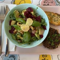Blackbean burger and salad with chickpeas, beetroot and avocado (vegan) at BeCycle in Ovar