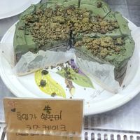 Cheesecake with mugwort and black sesame at Apbbang - Future Bakery 앞으로의 빵집 in Seoul