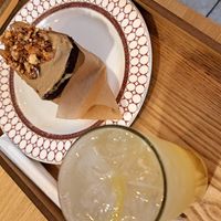 Mocca caramel cake and yuzu ade at Apbbang - Future Bakery 앞으로의 빵집 in Seoul