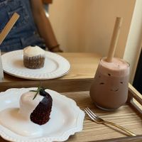 Red Velvet cupcake & Choco-coco latte at Apbbang - Future Bakery 앞으로의 빵집 in Seoul
