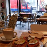 Tostadas de tomate y aguacate at Cinnamon in Bilbao