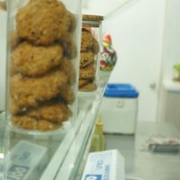 Oatmeal and chocolate chip cookies at Girasoles Restaurante Vegetariano in Cartagena