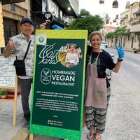 Happy customer and owner at Bayt Sara in Amman