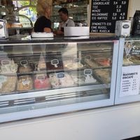 The take-away side of the shop at Massimos Eiscafe in Hannover