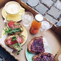 Vegan breakfast at Batavia Epicerie Moderne in Biel