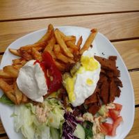 Vegan döner (vöner) plate at Vleischerei in Leipzig