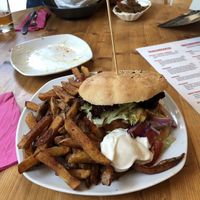 Cheeseburger and fries   at Vleischerei in Leipzig
