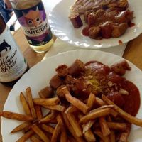 Currywurst with bread or with chips at Vleischerei in Leipzig