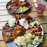 Sehr sehr lecker, ich empfehle den Steak er war richtig saftig 🤤 und das Rest vom Essen hat auch richtig geschmeckt!! Würde wieder kommen   at Vleischerei in Leipzig