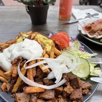 Vöner Teller with Tzaziki and cheeze sauce  at Vleischerei in Leipzig