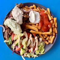 Gyros-Teller mit Soja-Gyros, Pommes, Salat & leckeren Saucen. 👍🏻  at Vleischerei in Leipzig