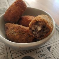 Croquetes de bolets i de pastanaga at Alta Burg in Altafulla