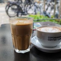 Oak milk latte and cappuccino at Kalaset in Copenhagen