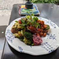 Vegan brunch (tofu og miso søde kartofler) at Kalaset in Copenhagen