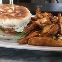 Vegan tempeh burger at Hamburgueria do Bairro - Alexandre Herculano in Cascais