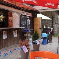 Outside seating (the rope is due to COVID19) at Imbiss Geisskopfbahn in Bischofsmais