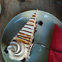 Vegan caramel cake at Doppeltsolecker in Dortmund