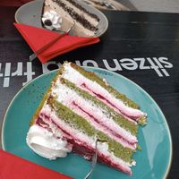 Raspberry lemon spinach cake at Doppeltsolecker in Dortmund