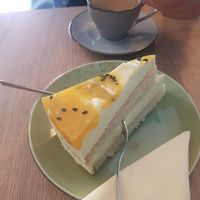 Kokos-joghurt-maracuja Torte at Doppeltsolecker in Dortmund