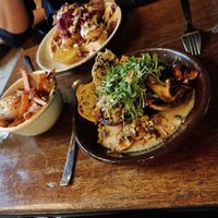 De zoete frietje met mayo en mushroom madness zijn vegn at deDingen in Kortrijk