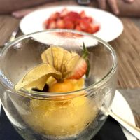 Ananas-Passionsfruchtsorbet / Erdbeeren Natur  at Zum Rathaus in Pfaeffikon