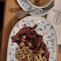 Austernpilze mit Kartoffelecken und Kräuterbutter at Oomes Hüs in Norddorf