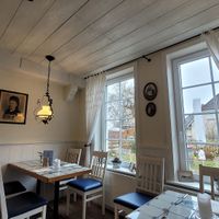 Indoor seating at Oomes Hüs in Norddorf